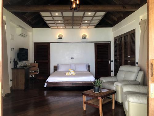 beachfront-villa-bedroom-dolarog-el-nido