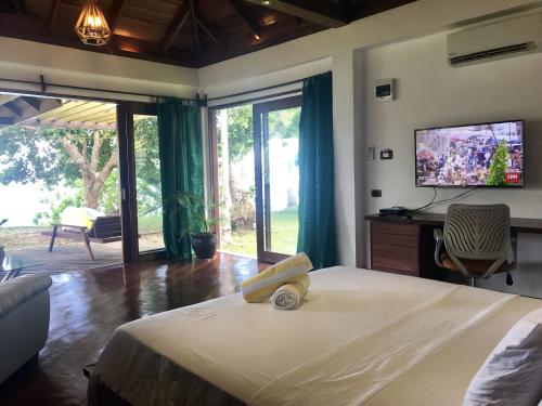 beachfront-villa-interior1-dolarog-el-nido