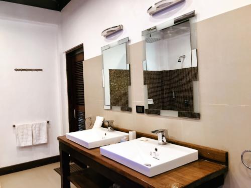 beachfront-villa-vanity-dolarog-el-nido