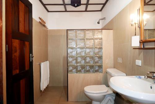 duplex-cottage-bathroom-dolarog