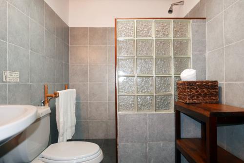 standard-cottage-sea-view-bathroom-dolarog